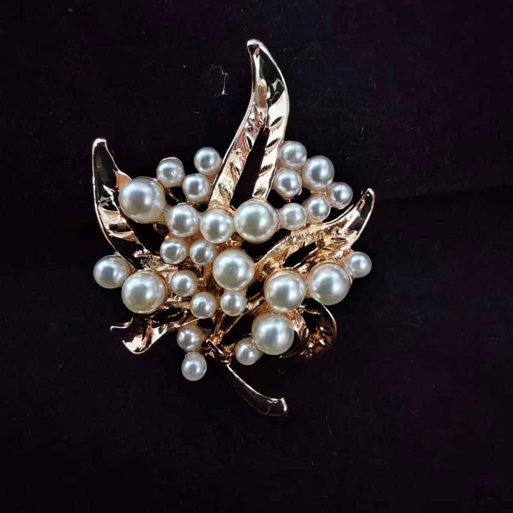 High-End Luxury Flower Pearl Brooch and Corsage Pin – Creative Versatile Accessory