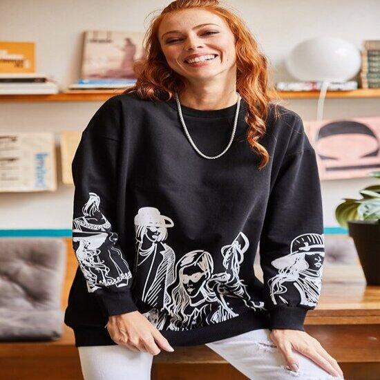 

Женская черная фигурная толстовка оверсайз