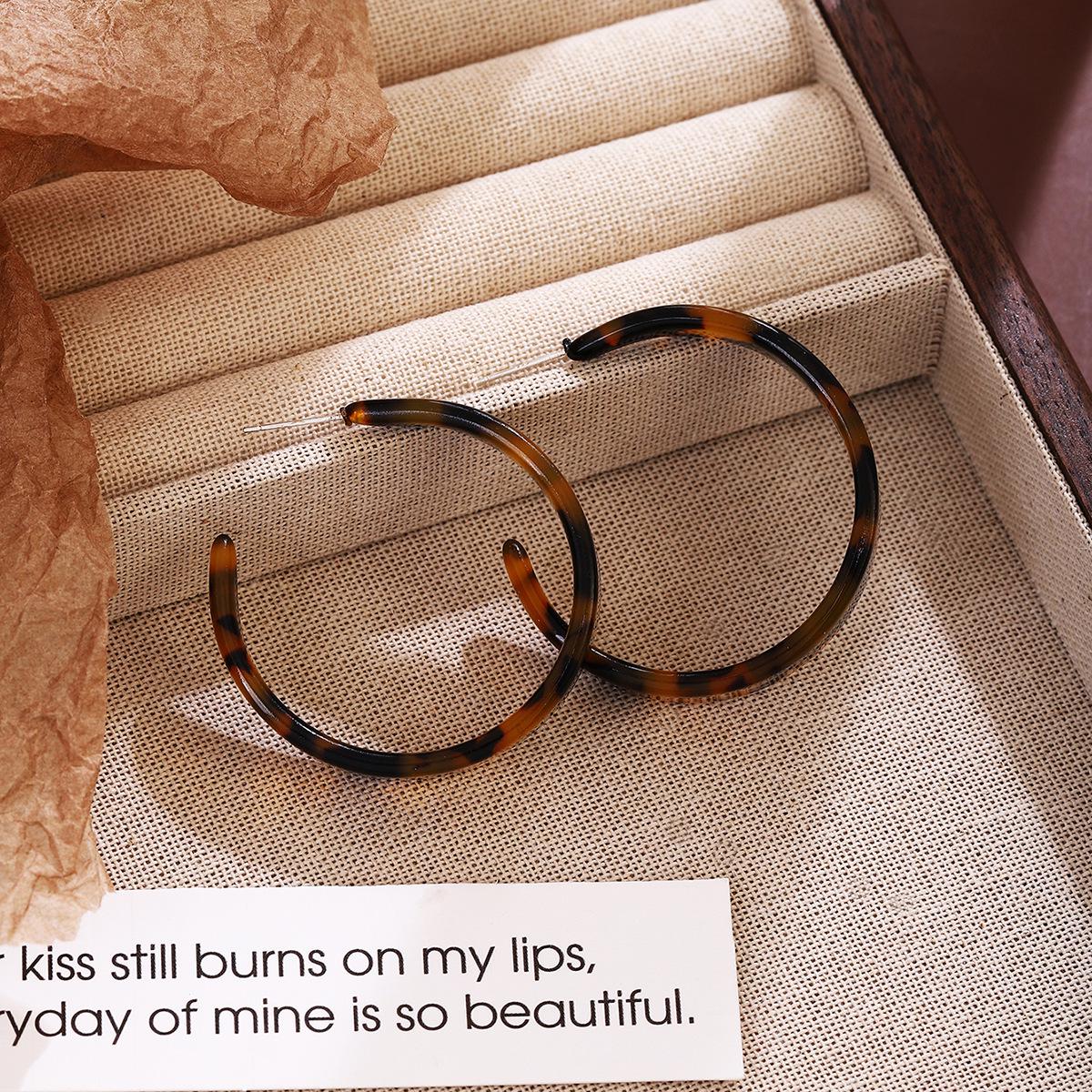 Silver Needle Leopard Print C-Shaped Acrylic Hoop Earrings - High-Class Retro Autumn/Winter Style