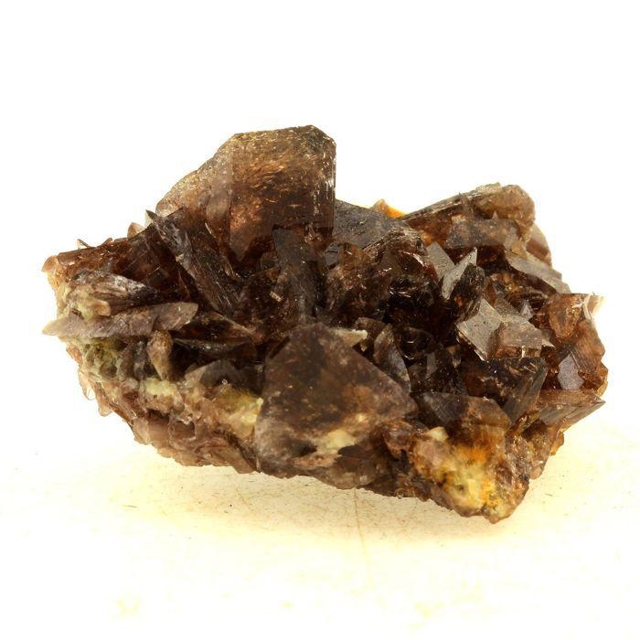 Pierres et Minéraux. Axinite. 166.0 ct. La Rampe des Commeres, Bourg d'Oisans, France.