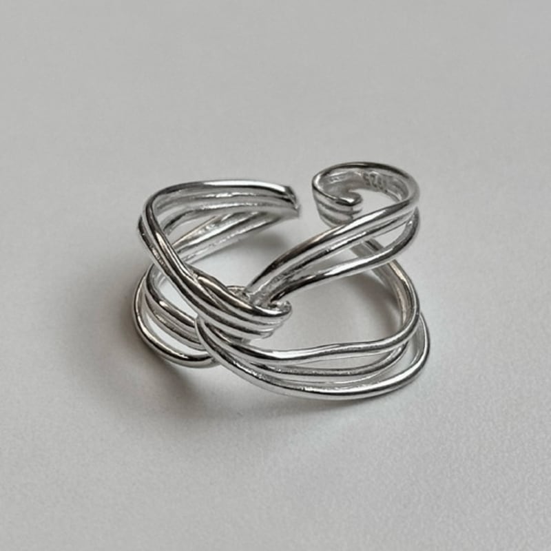 A BIT MOR BON TIE RING