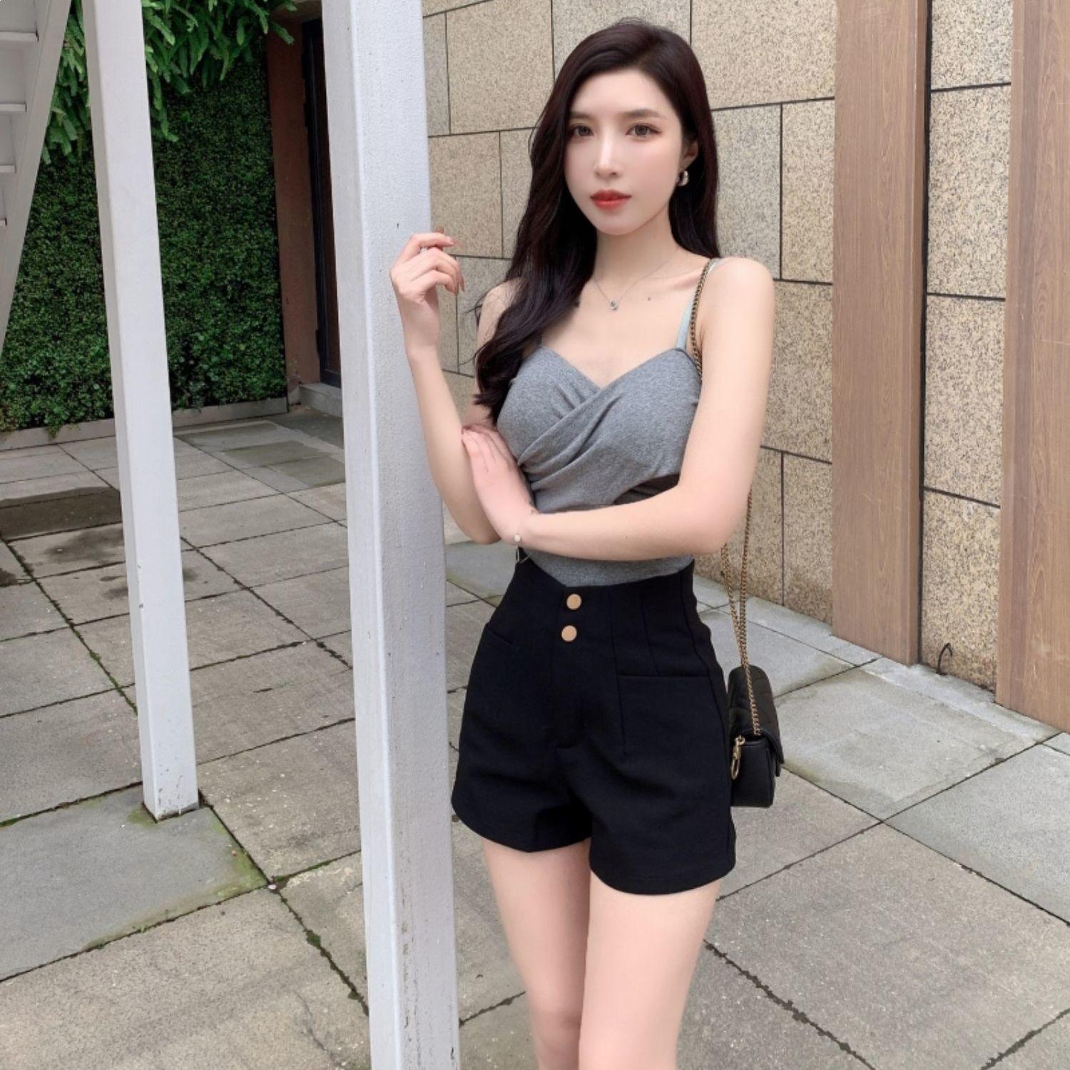 

Women s Black High-Waisted Cotton Elastic Shorts - Trendy, Slimming, Hip-Hugging Bootcut, Ideal for Autumn Layering, Internet Celebrity Style. S 80-95 cm чёрный