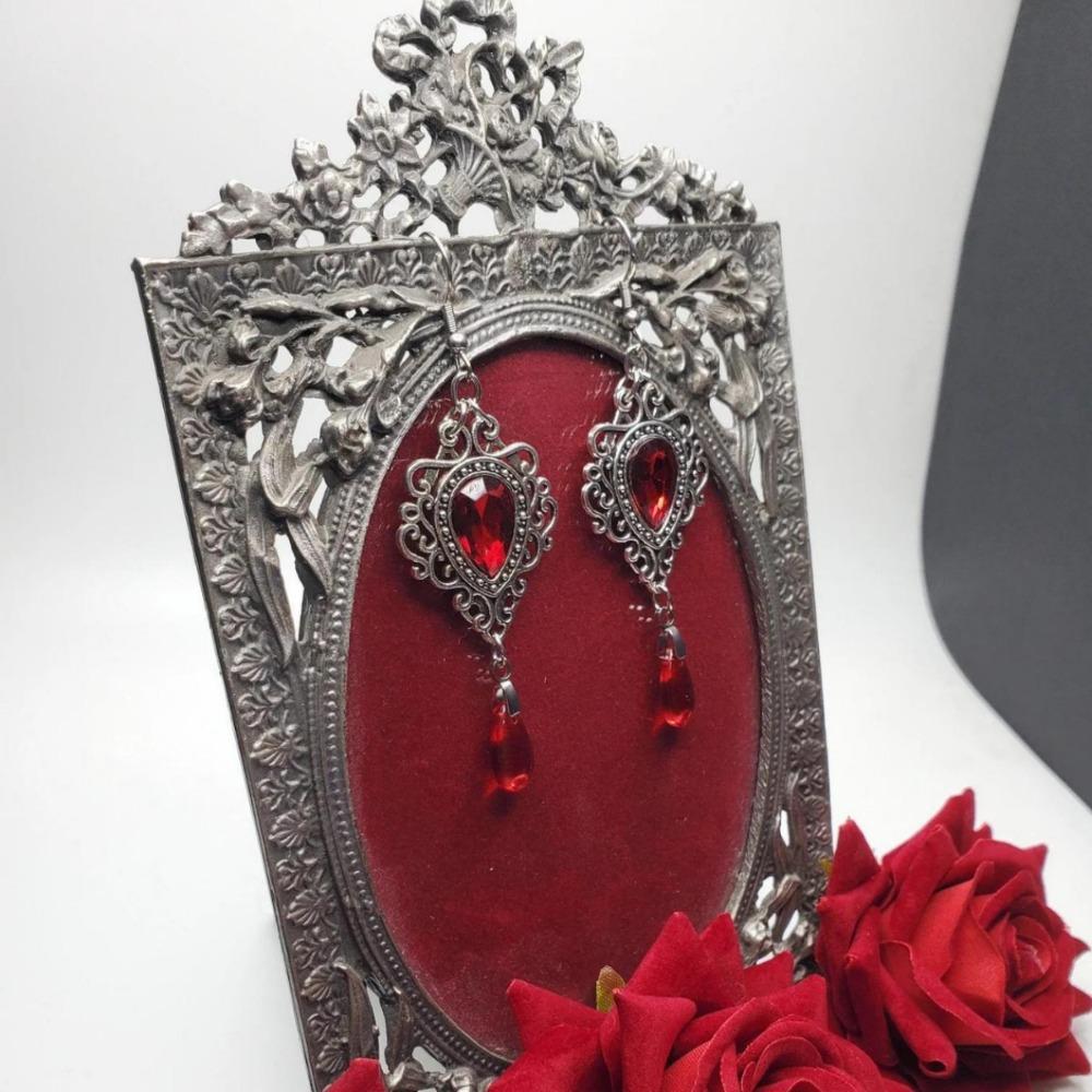 Romance Victorian Baroque Lace Teardrop-shaped Red Rhinestone Tassel Dangle Earrings for Women Halloween Vampire Bride Jewelry