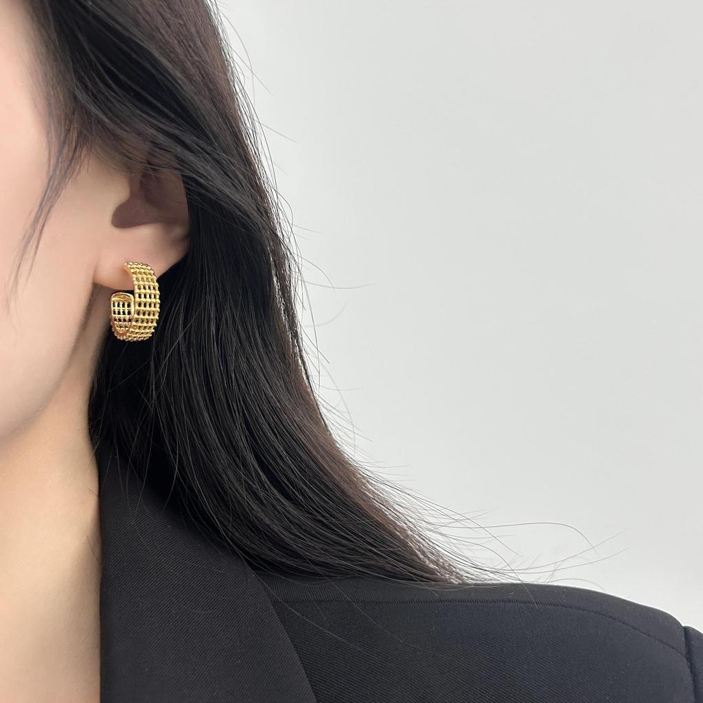 Semicircular Silhouette Simple Earrings Earrings Granular Three-Dimensional Texture Retro Light Luxury Three-Dimensional Personality Unique