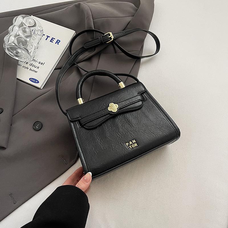 

Small square bag autumn and winter new fashion women s shoulder handbag high-end light luxury versatile messenger bag 21*9*16