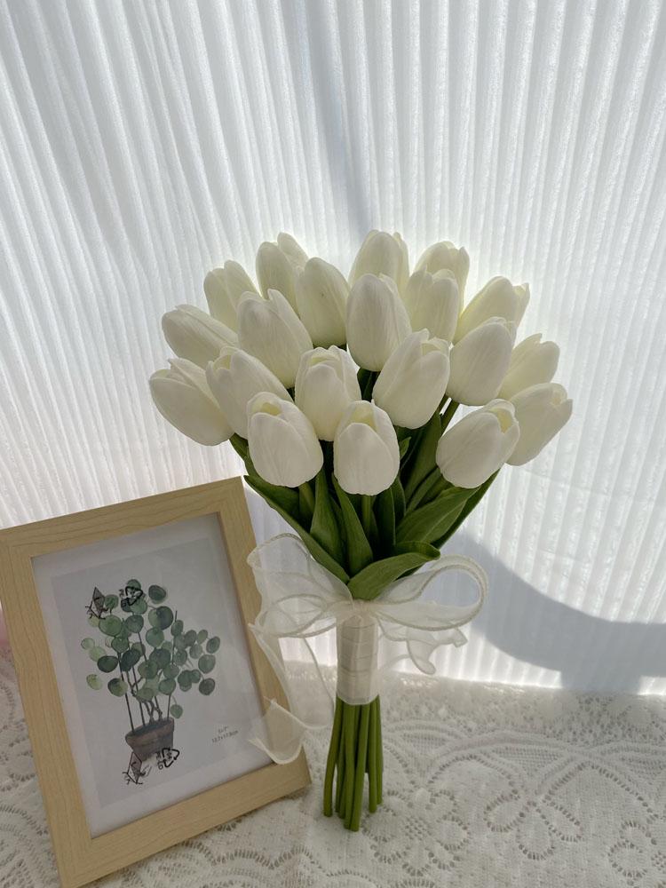Hochzeitsstrauß im koreanischen Stil: Künstliche Tulpenblumen für die Braut, Ideal für Hochzeitsdekoration & Fotos.