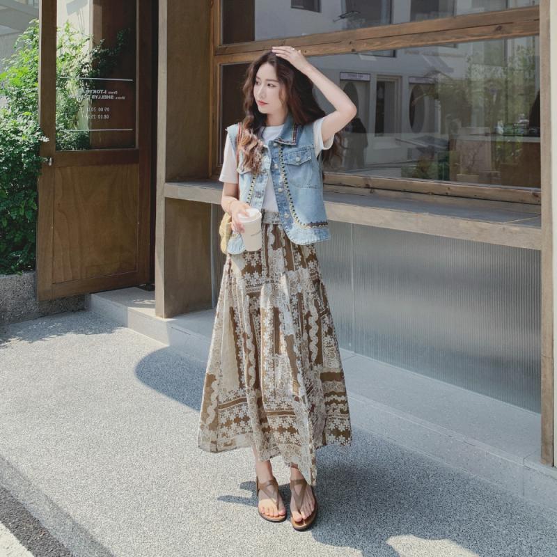 2026 Summer Women s Retro Ethnic Embroidered Denim Vest & Skirt Set S (40-48 kg)