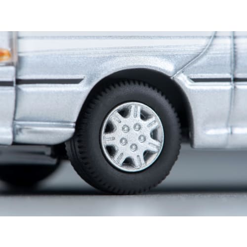 Tomytec Tomica Limited Vintage Neo 1/64 Scale LV-N216d Toyota Hiace Wagon Super Custom G White/Silver 2001 Model (Finished Product)