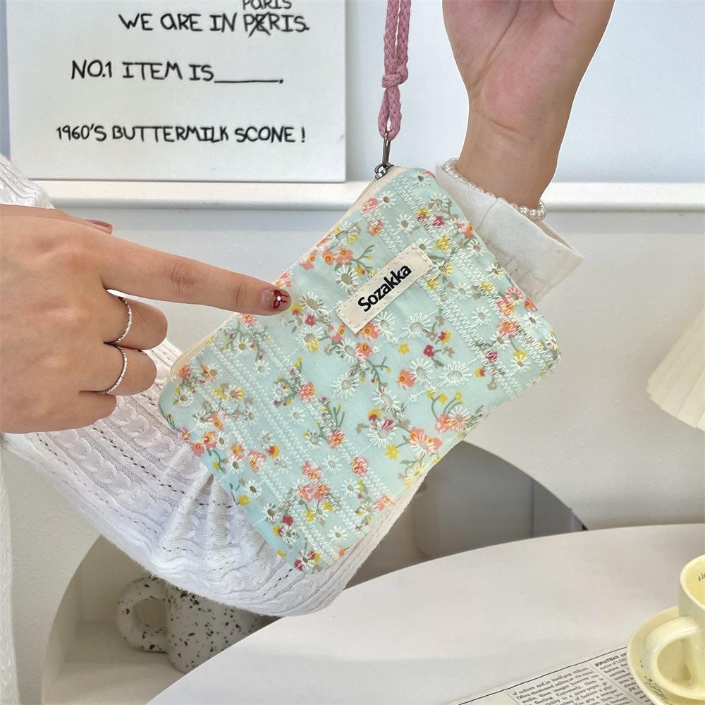 Kleine Kosmetiktasche mit Blumenmuster: Tragbare Make-up-Aufbewahrungstasche mit Reißverschluss für Lippenstift