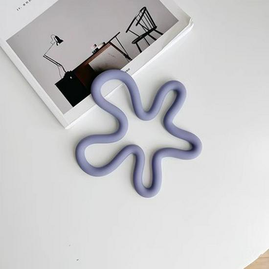 

Nordic Silicone Heat-Resistant Non-Slip Kitchen Pad & Coaster 16.5 x 16.5 x 0.9 cm