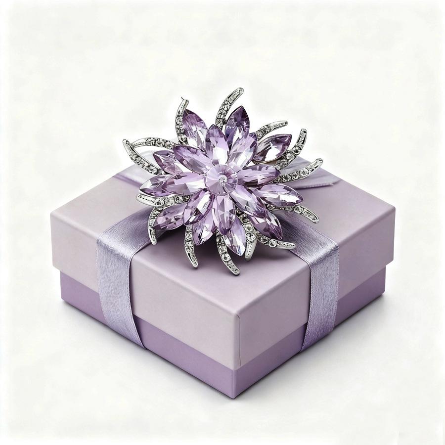 

Diamond Crystal Flower Brooch For Women, Fashionable And Exquisite Alloy Chest Flower One Size фиолетовый