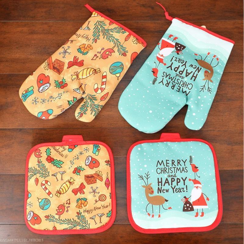 Vánoční kuchyňské rukavice a podložky pod horké nádobí, sada, vzor Santa Claus, sněhová vločka, cukroví, izolované kuchyňské chňapky, domácí kuchyně, vánoční dekorace