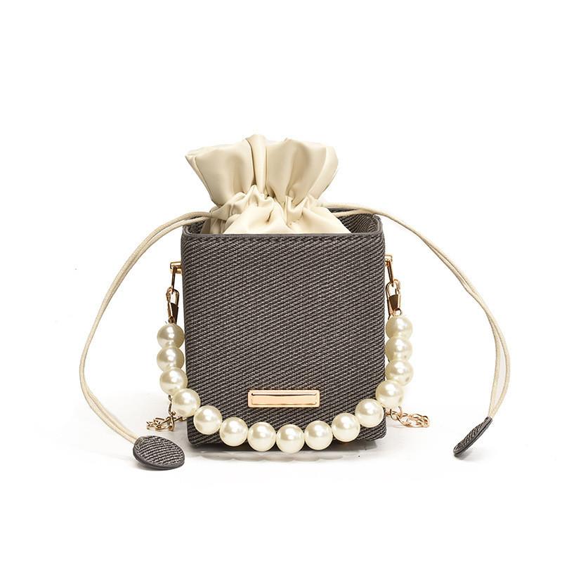 Шикарная сумка-ведро в уличном стиле с жемчужной ручкой для женщин, новая летняя коллекция 2024, роскошная полосатая сумка на плечо с цепочкой чёрный