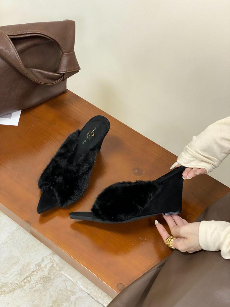 Feeling new fluffy slippers fairy pointed high-heeled slippers 2025 wear autumn and winter slope heel cool slippers woman