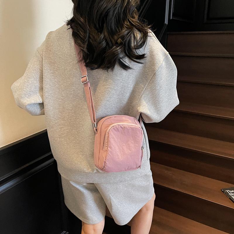 Niche design new crossbody shoulder small square bag 2025 casual foreign style personality simple fashion outdoor portable bag