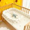 Handgemaakte Gevlochten Ledikantbumper: Zachte Drie-Strands Geknoopte Opvulling voor Babybedhekjes