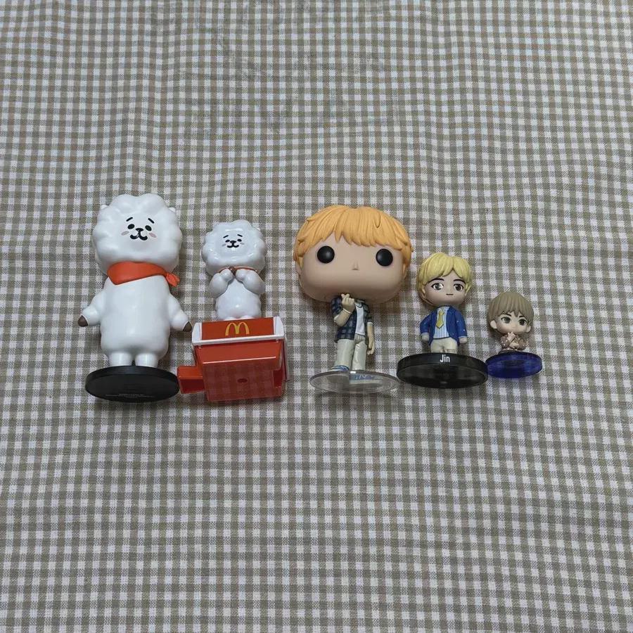 

Фигурки Bt21 Rj и Bts Jin продаются оптом.