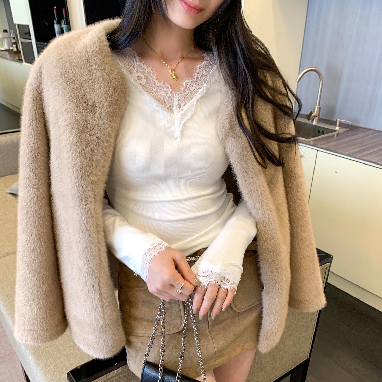 

Women s Slim-Fit V-Neck Lace Trim Top: European Style for Autumn/Winter, Versatile as Inner or Outer Layer. S белый