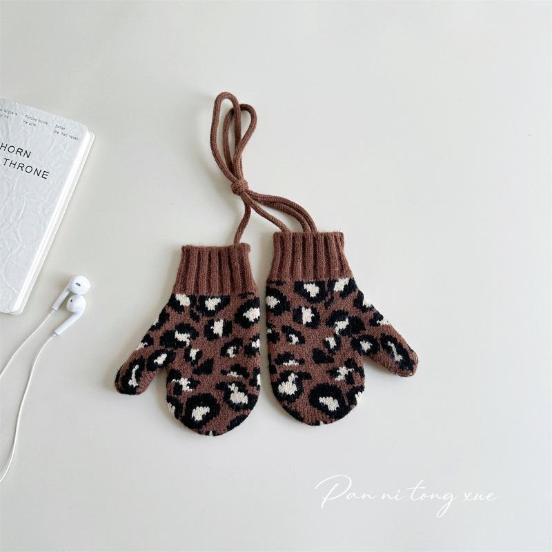 

Leopard print two-piece set~ Children s autumn and winter warm knitted scarf, hat set, baby bag finger neck gloves Children