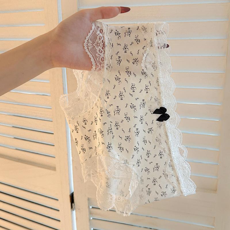 Female Spring and Autumn Small Broken Lace Edge Comfortable Breathable No Trace Extended Crotch Waist Triangle Briefs