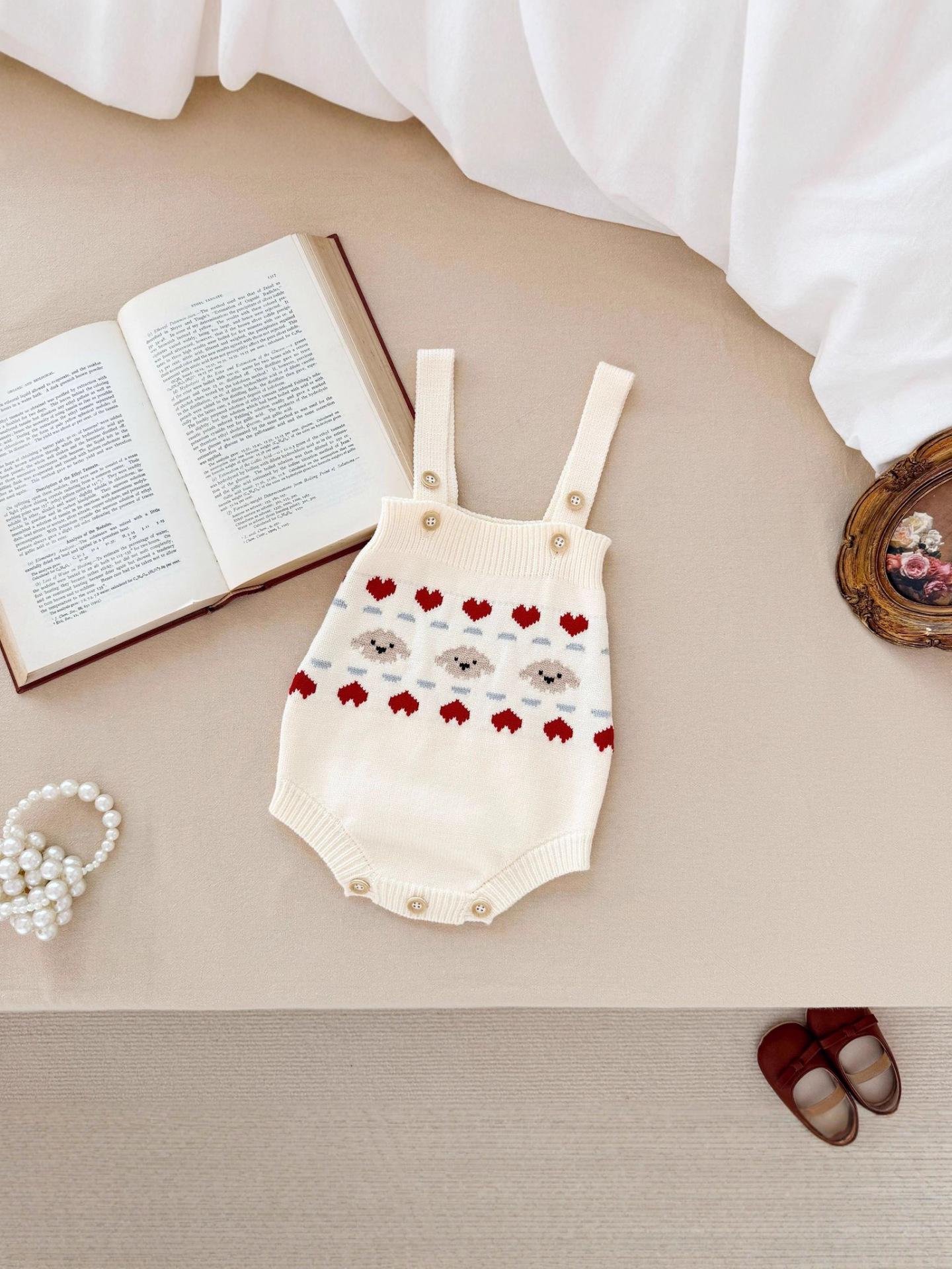 

Боди для малыша нового стиля с подтяжками и курткой: Весенне-осенний жаккардовый кардиган с мишками и сердечками, комплект из двух предметов 90 cm