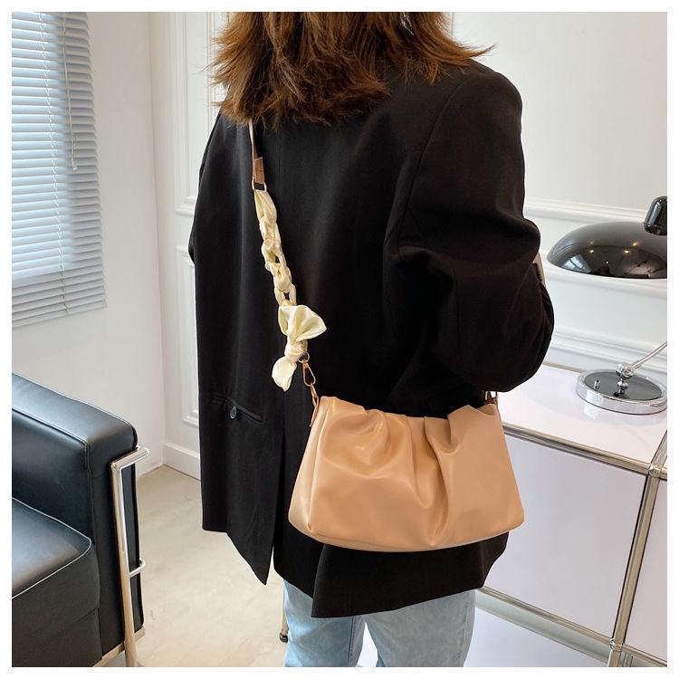 In Stock: Women's 2024 Summer Korean Fashion Pearl Chain Crossbody Bag