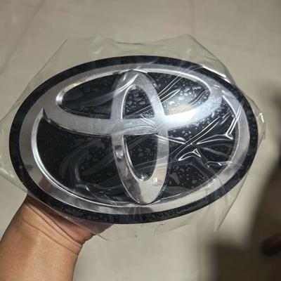 Front Grill Emblem For 2015 – 2021 Land Cruiser 2017 – 2020 Tacoma 2017 - 2021 Tundra OEM 7530160060, 75301-60060