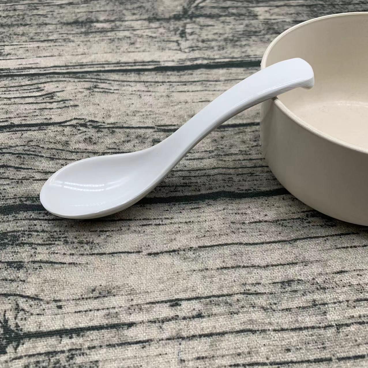 

Heat-resistant Shatterproof Melamine Kung Fu Spoon - Restaurant-Grade Tableware 14cm Length