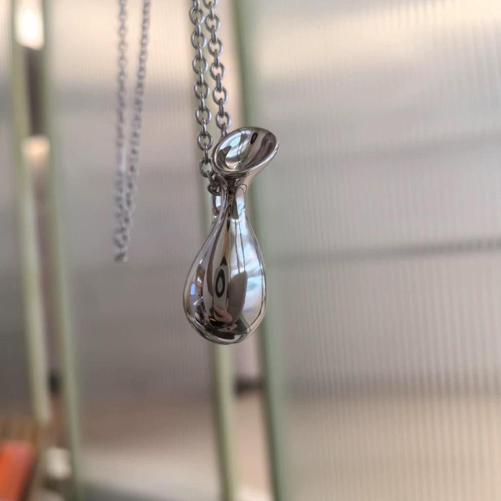 Habl Blogger-Style Water Purifier Pendant Necklace: Versatile Women's Accessory, Ideal for Layering with Sweaters.