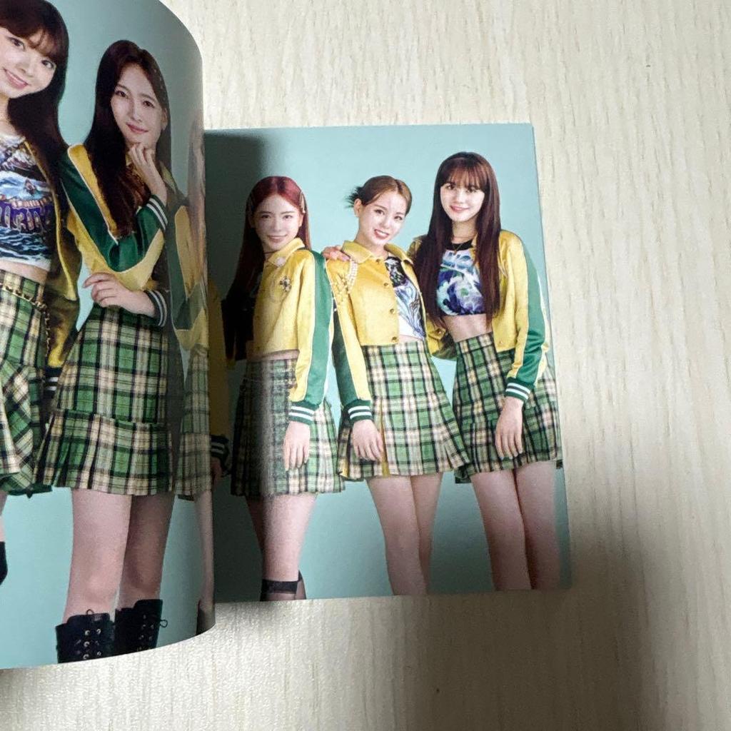 [USED] NiziU 1st Album "U" (First Press Limited Edition B2CD + Booklet)