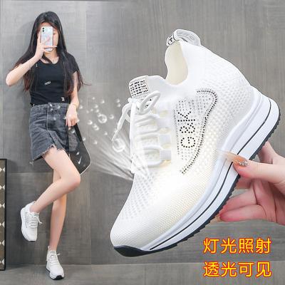 Chaussures pour femmes à rehausse intérieure 2025 nouvel été maille respirante fly-woven chaussures décontractées chaussures blanches chaussures de sport polyvalentes femmes
