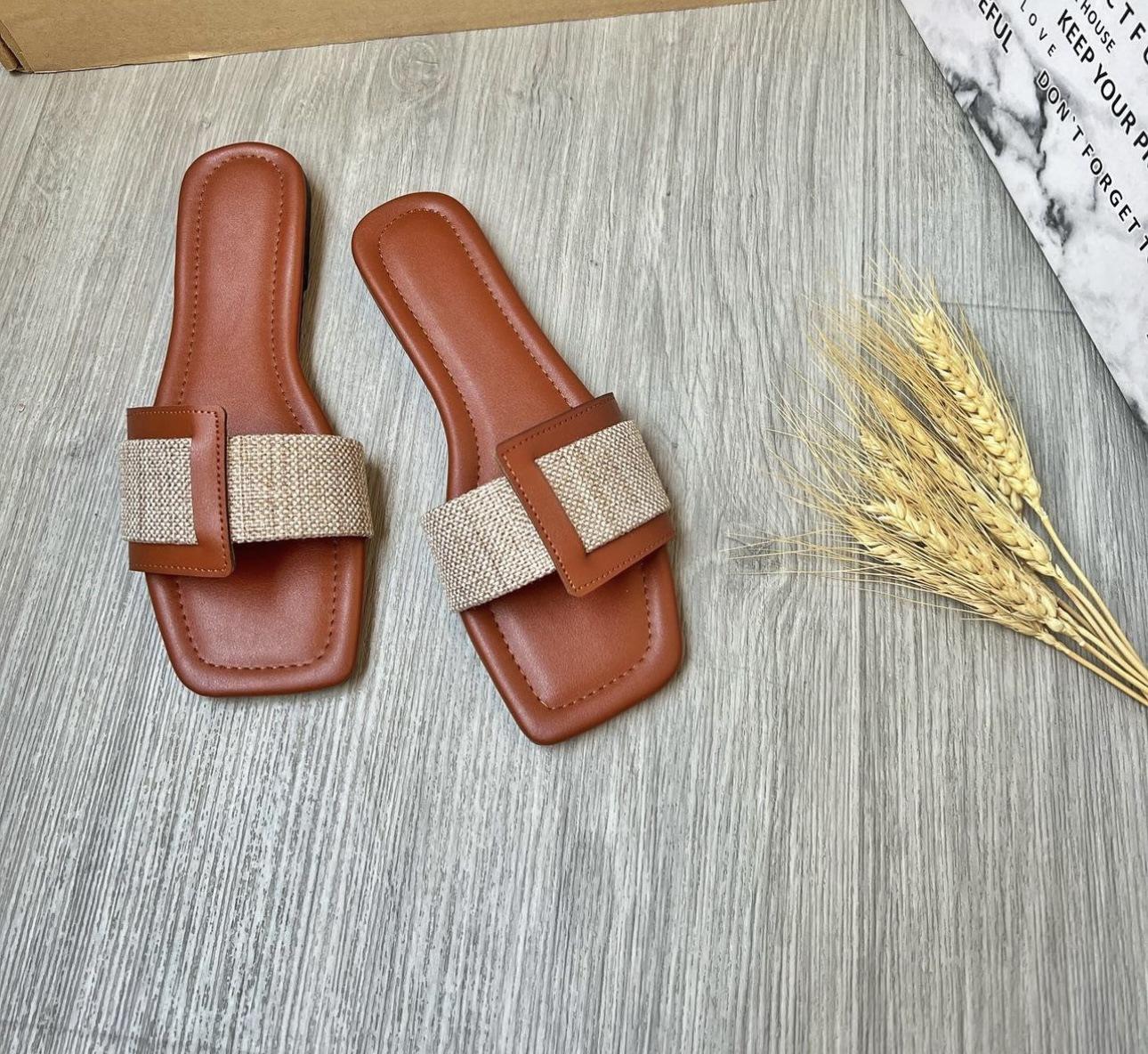 

2025 summer square head flat bottom simple one-character outer wear color matching soft bottom beach cool slippers women 43 коричневый