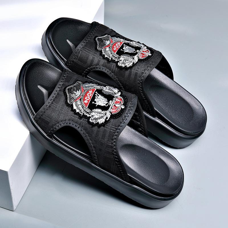 Fashion 2025 Summer New Embroidered Men's Slippers Black  Fashion Casual Beach Shoes Man High Quality Soft Base Light Slippers Male