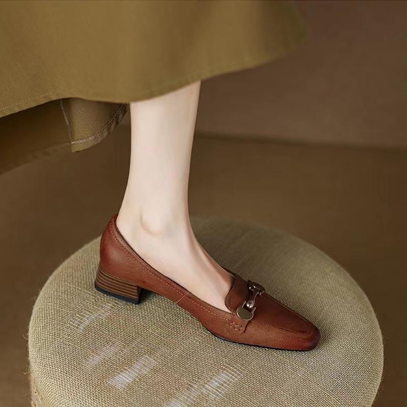 Pointed Single Shoes Women's Spring and Autumn 2025 Spring New French Temperament Patent Leather Loafers Medium Thick Heel Small Leather Shoes