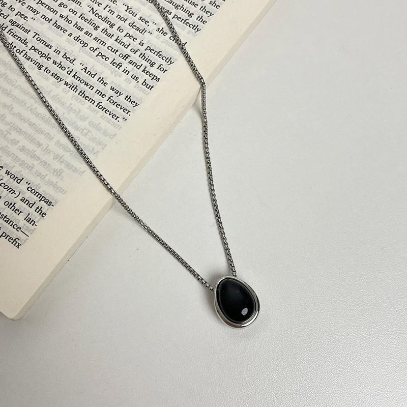 Elegante silberfarbene Tropfenform Halskette aus Titanstahl für Damen - Nicht verblassend, hochwertiges Tragegefühl, perfekt für lange Pulloverketten.