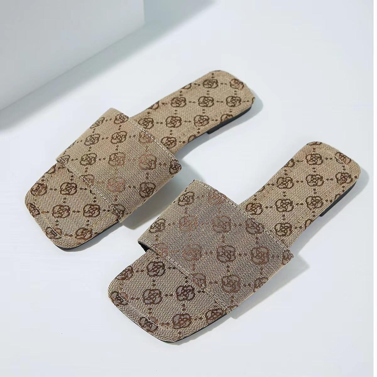 

2024 летние новые ретро старые цветочные тапочки с квадратным носком и плоским дном, женские тапочки с одним словом, большие размеры, пляжные классные тапочки 36 хаки