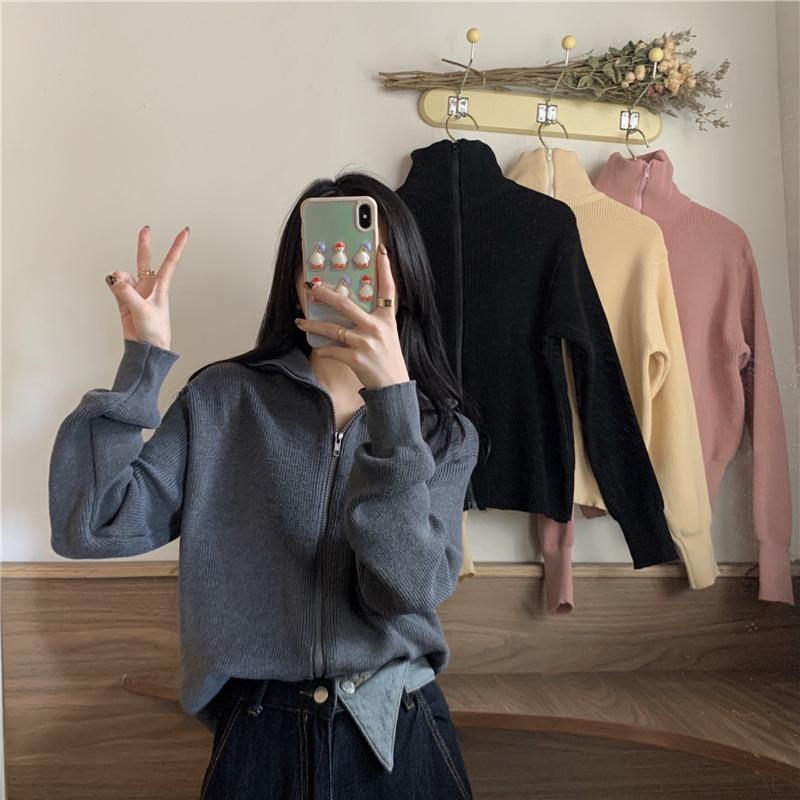 Damen Strickjacke mit langen Ärmeln: Herbst/Winter 2022 Slim-Fit Strickjacke mit Revers