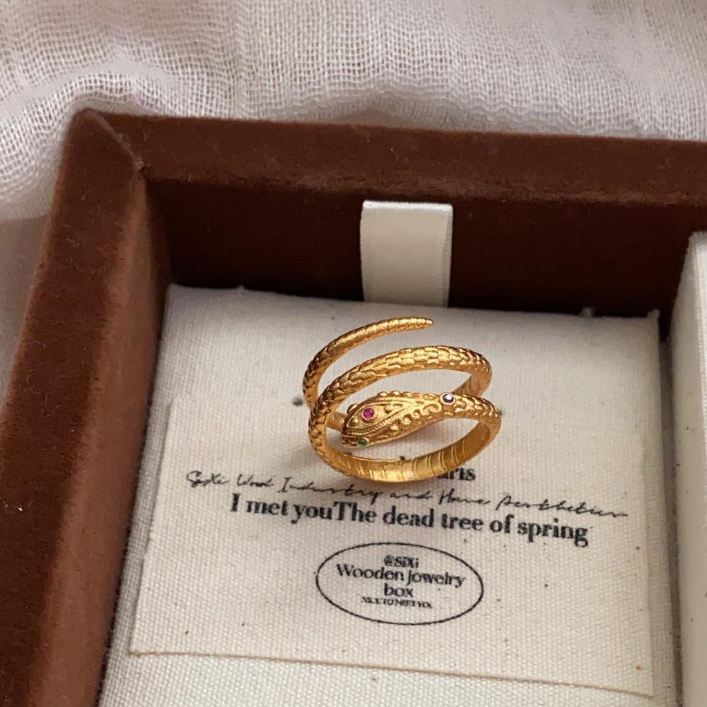 French Romantic Style Niche Design Temperament Blogger With High Sense Ring Retro Simple Resin Brown Ring