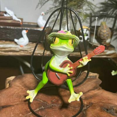 Guitar Player Frog Figurine Frog Playing Guitar In Swing Chair Ornament Cute Straw Hat Frog Sculpture for Home Garden Balcony Planter Decor