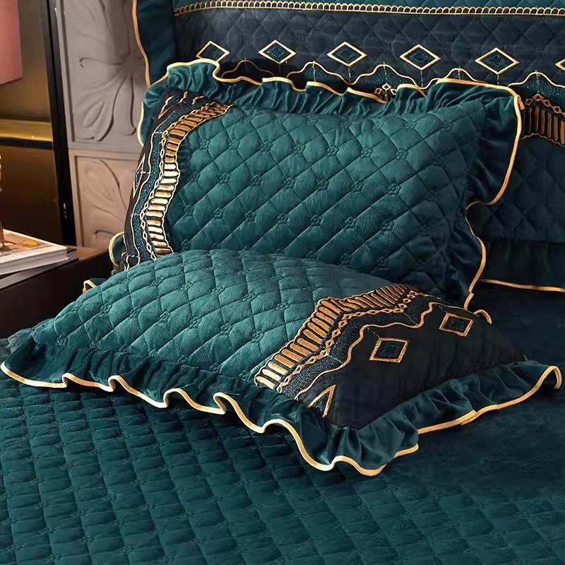 Thick Milk Velvet and Cotton Pillowcase Set Paired with Thick Velvet and Quick Heating Cotton Pillowcase for Warmth