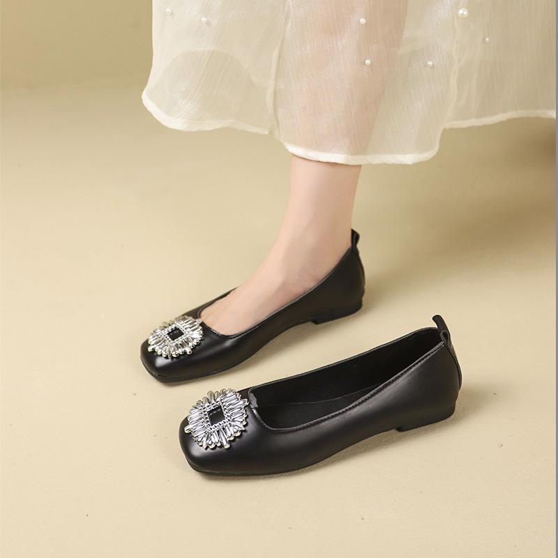 Soft leather low-heeled single shoes summer 22 new flat-bottomed temperament commuting not tired feet comfortable silver mother shoes