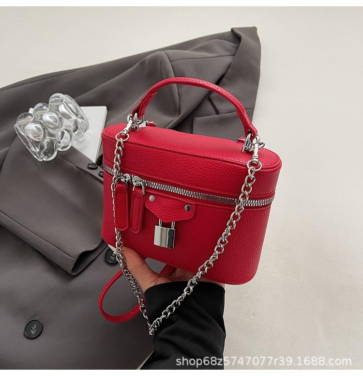 Premium Sense of Foreign Style Niche Handbag Women's 2025 New Versatile Shoulder Messenger Bag Light Luxury Commuter Chain Bag