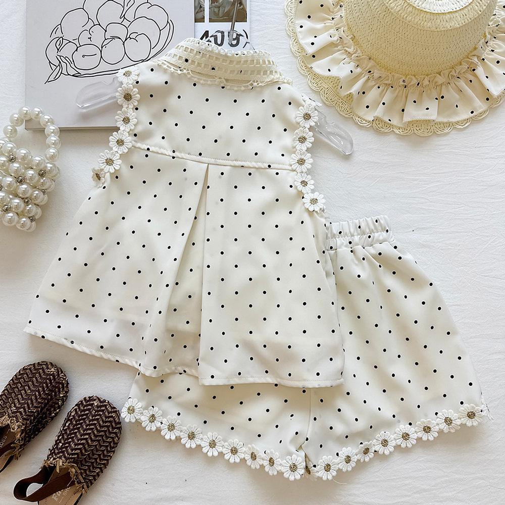 Girls' 2026 Summer Polka Dot Two-Piece Set: Stylish Lapel Top & Lace Shorts