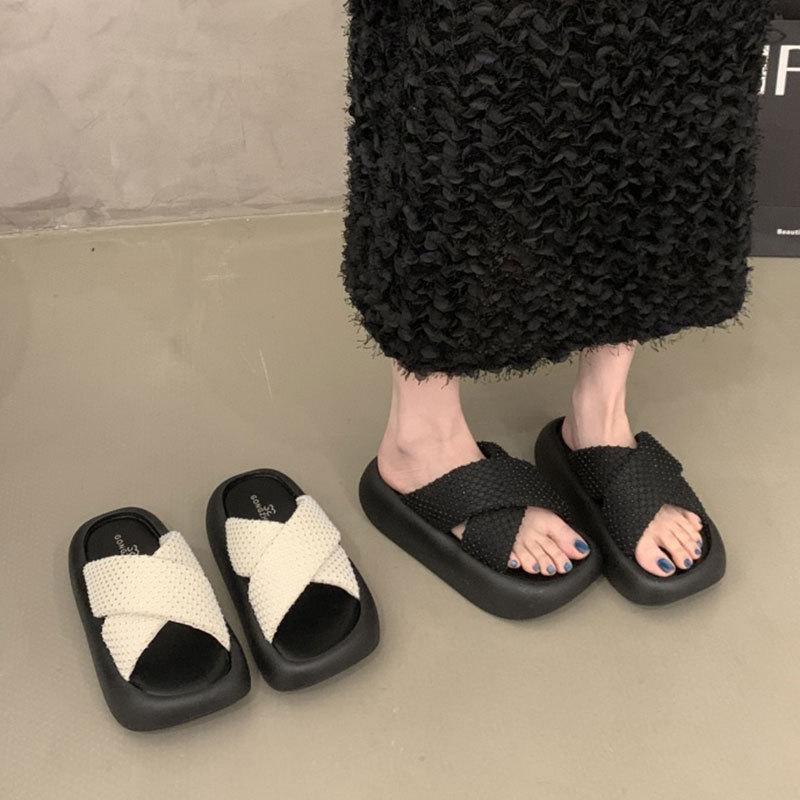Thick-bottomed beautiful cross-strapped cool slippers for women's summer wear 2025 new models with skirts, fashionable beach one-word cool slippers