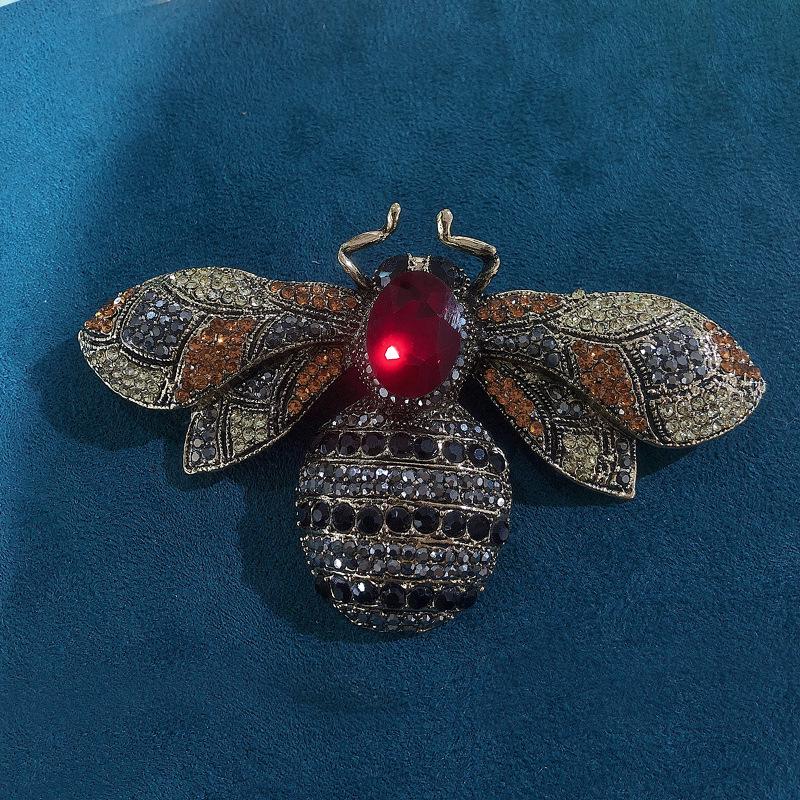 Elegant Baroque Crystal Bee Brooch: Retro Insect Pin for Unisex Coat and Suit Accessories