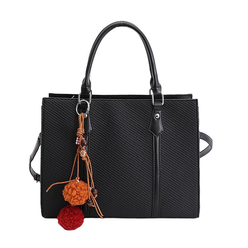 

Korean version of fashionable women s bags, large-capacity portable shoulder bags, new bags, simple niche temperament tote bags without pendant model