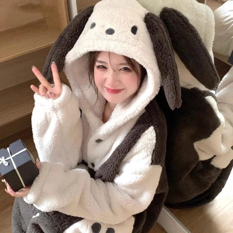 Women's Cute Cartoon Tiger Hooded Coral Fleece Pajamas - Thickened Long Sleeve Robe Suitable for Autumn and Winter, Wearable Outdoors.
