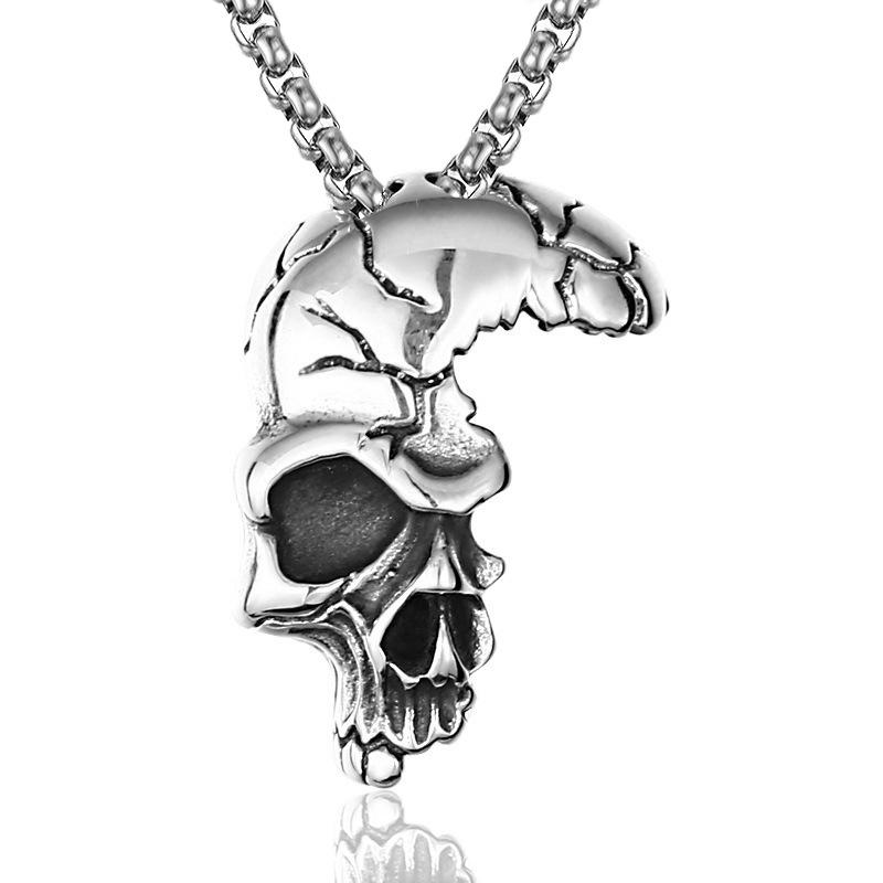 Wu's 2022 Retro Hip Hop Punk Stainless Steel Skull Necklace Men's Rock Personality Long Pendant Necklace Boho Halloween Ornament