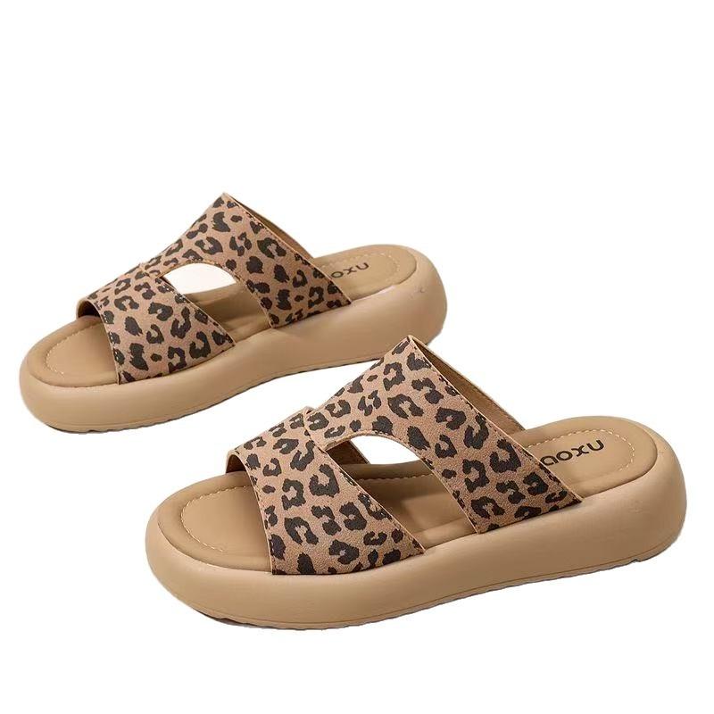 Flat-bottomed comfortable soft-soled non-slip slippers for women to wear outside summer new casual fashion versatile sandals