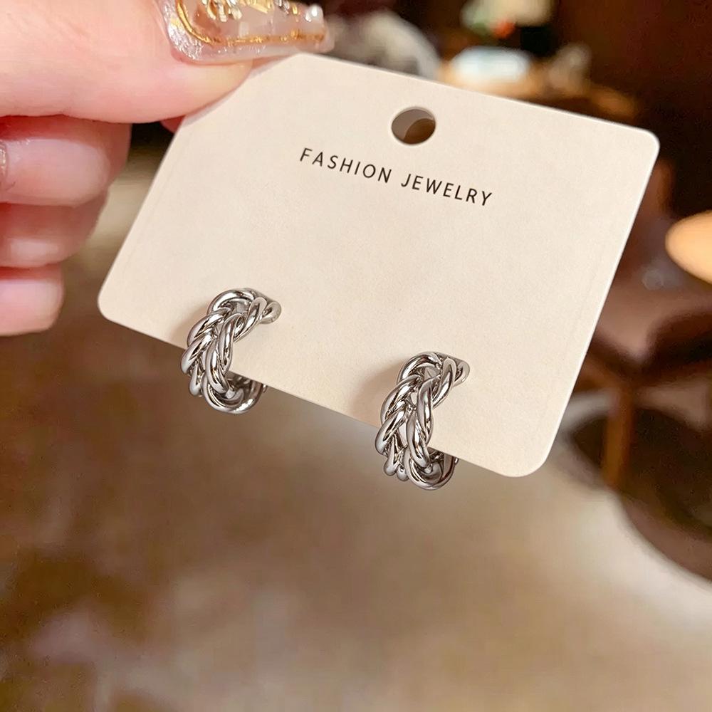 European & American Geometric Twisted Hemp Rope C-Shaped Earrings - High-End Fashion Jewelry for Women